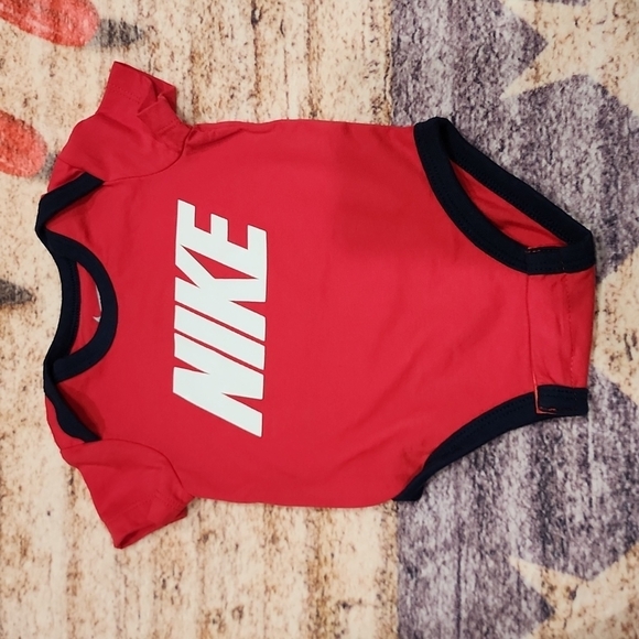 Bundle Nike onesies - Picture 6 of 9